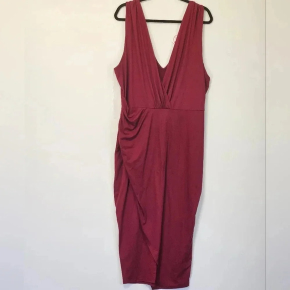 3X NWT sleeveless v-neck burgundy dress with ruched sides and slit on one side - Picture 1 of 5
